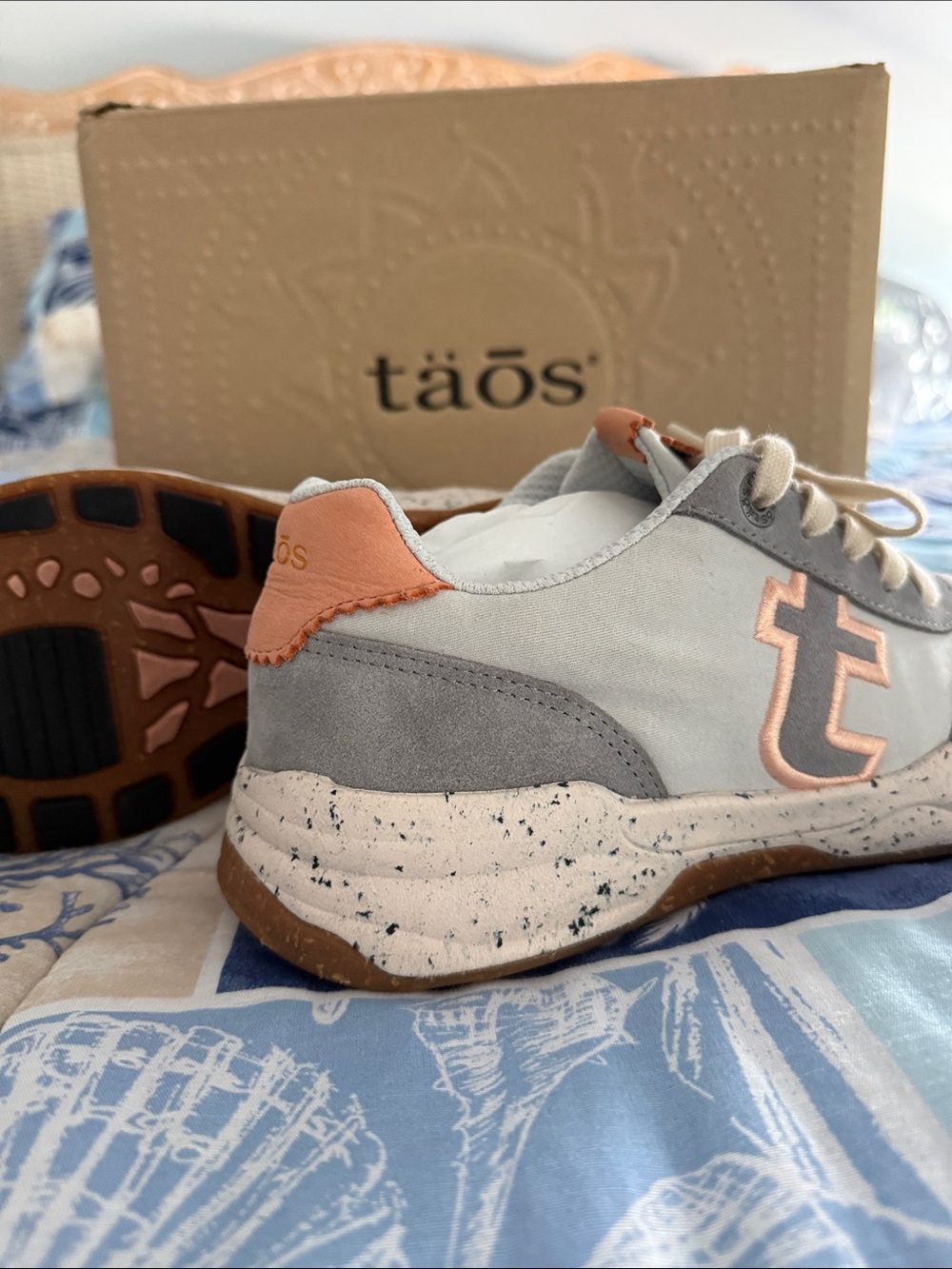 Taos Ladies Sneakers Size 8.5